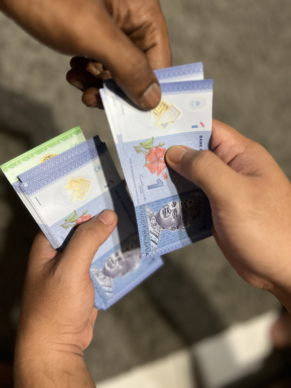 Agak berisiko namun masih ada yang mengamalkannya. - Gambar Izwan Ramlan