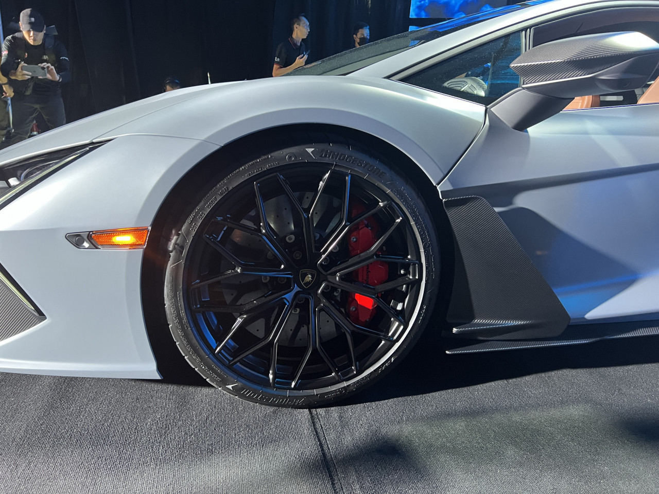 Lamborghini Revuelto ditawarkan pada harga bermula RM2.5 juta (tidak termasuk cukai). gambar Izwan Ramlan