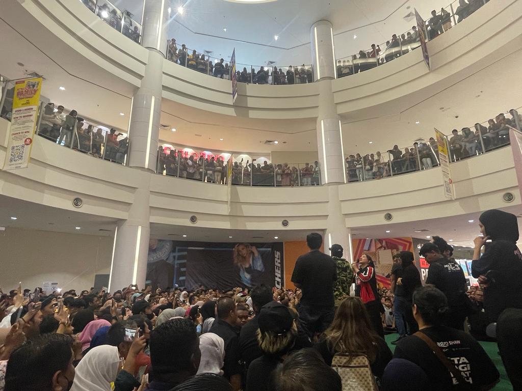 Sambutan meriah ketika Roadtour TGV Klebang Perak baru-baru ini. - Gambar Astro Shaw