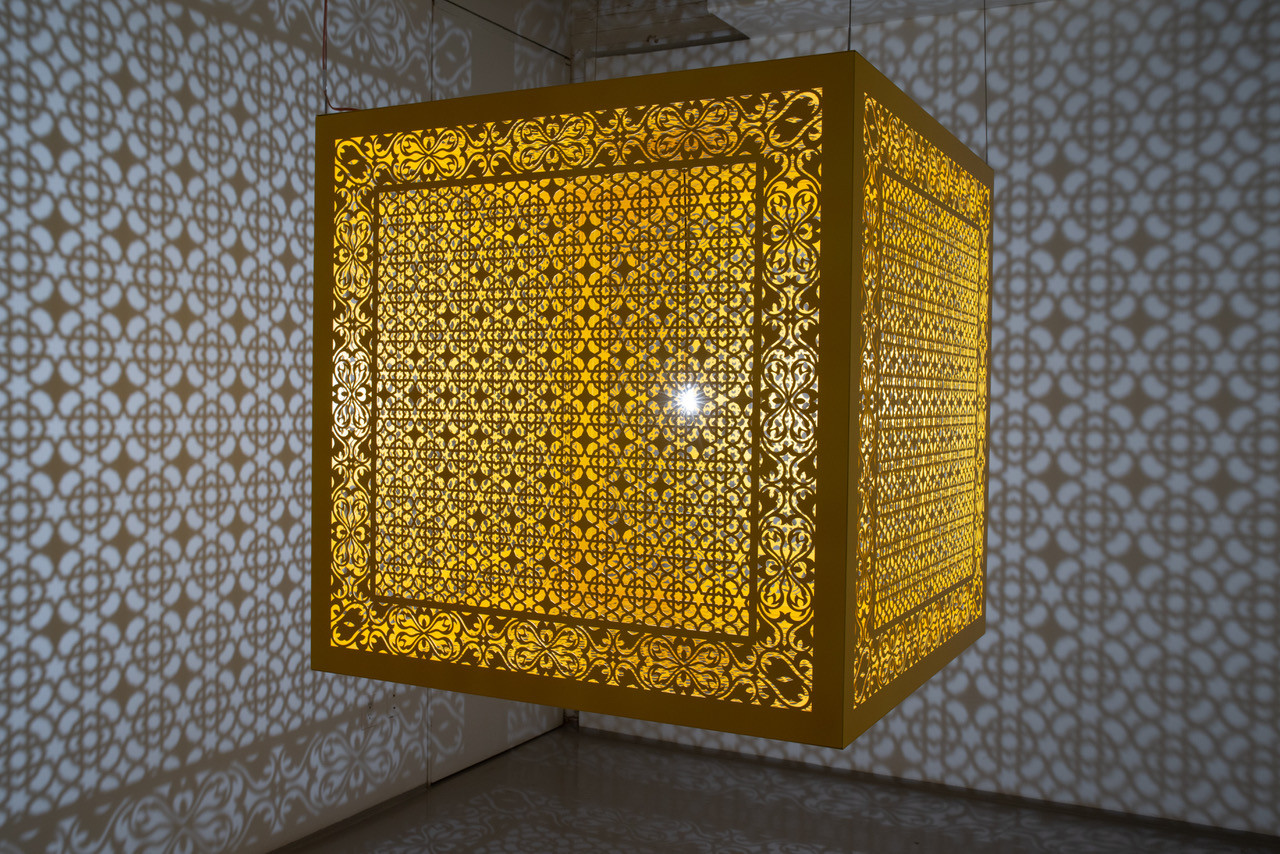 Hidden Diamond Saffron, karya Anila Quayyum Agha