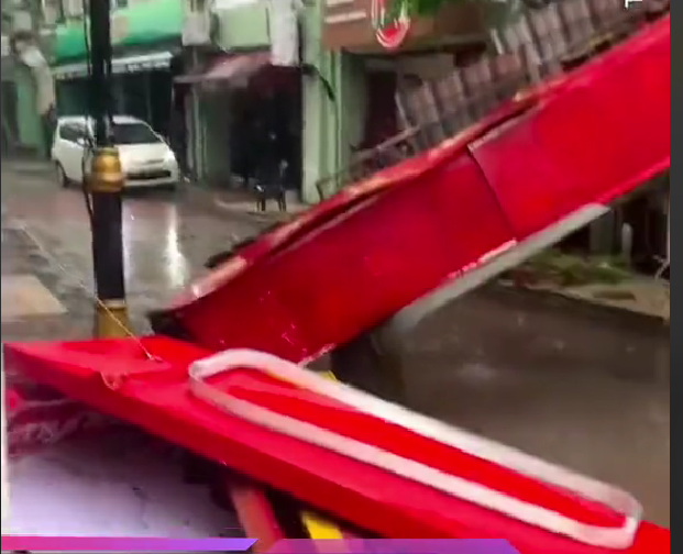 Sebahagian premis yang rosak selepas ribut di Johor Bahru petang semalam. - gambar TikTok