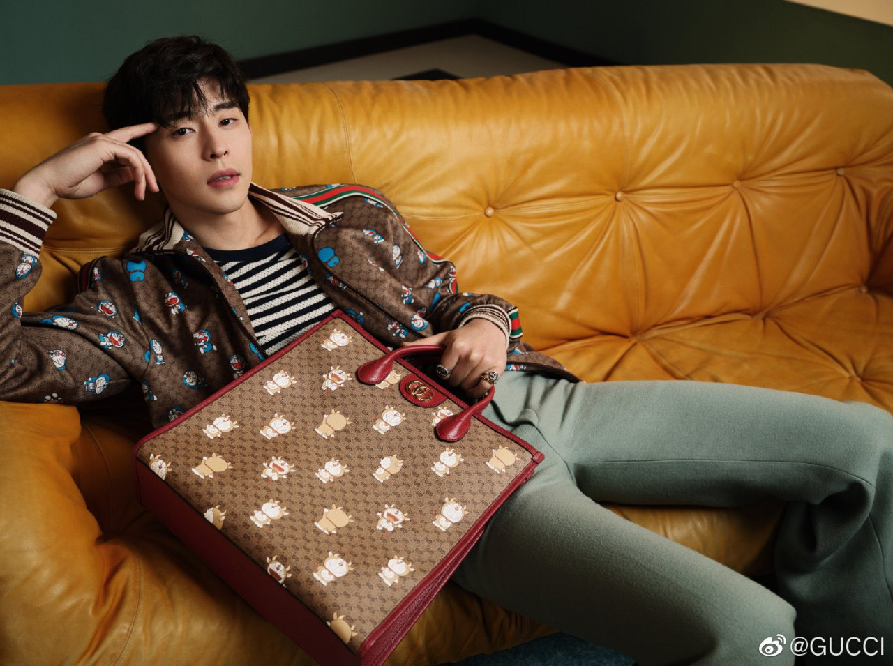 Deng Lun untuk koleksi Doraemon x GUCCI. Gambar: Akaun Weibo GUCCI China