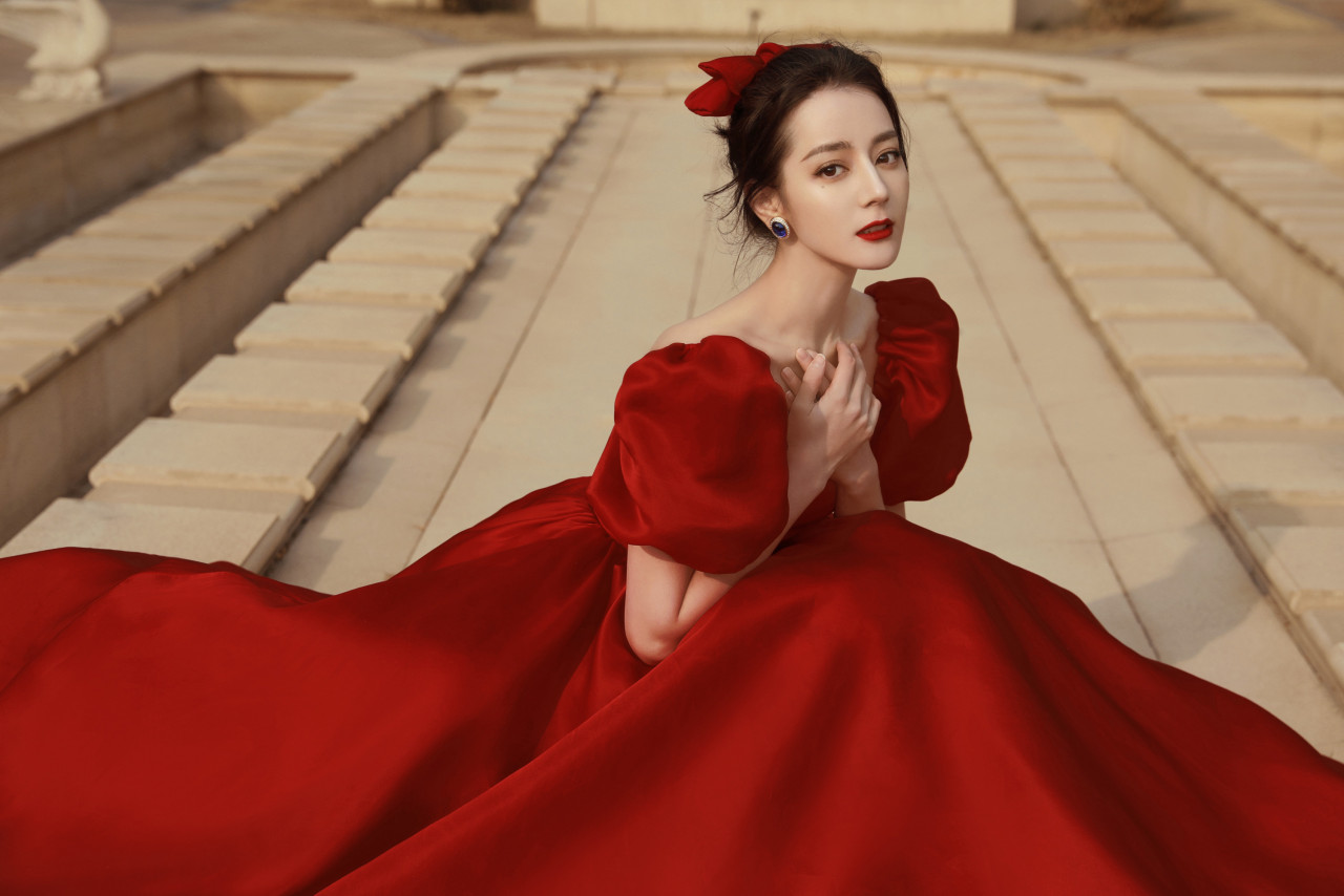 Dil Reba untuk Beijing TV Spring Gala Festival. Gambar: Akaun rasmi Dil Reba