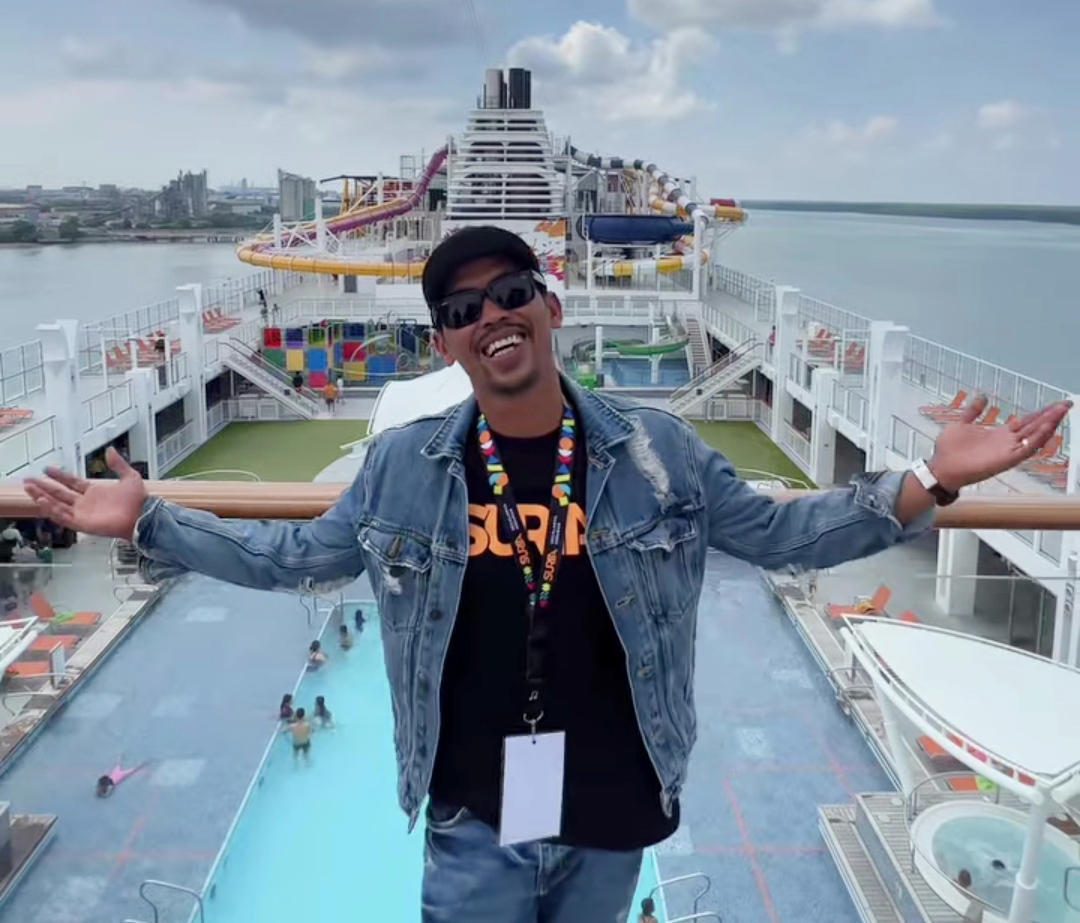 Shuib Sepahtu ketika belayar bersama Genting Dream. - Gambar Instagram Shuib