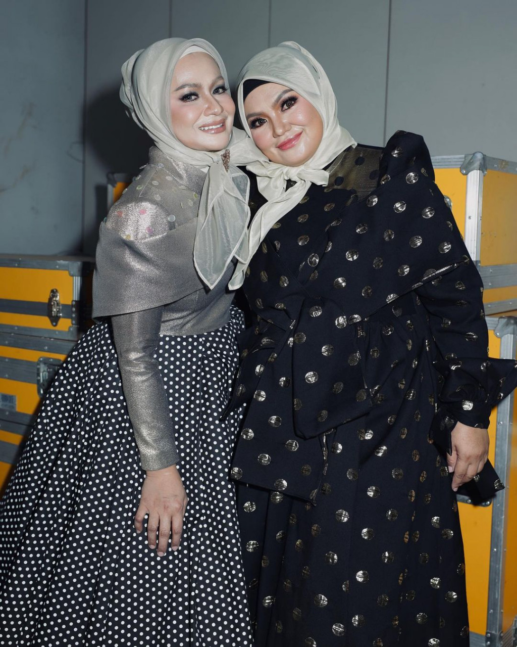 Siti Saida (kiri) dan Siti Sairah - Gambar Instagram Siti Saida