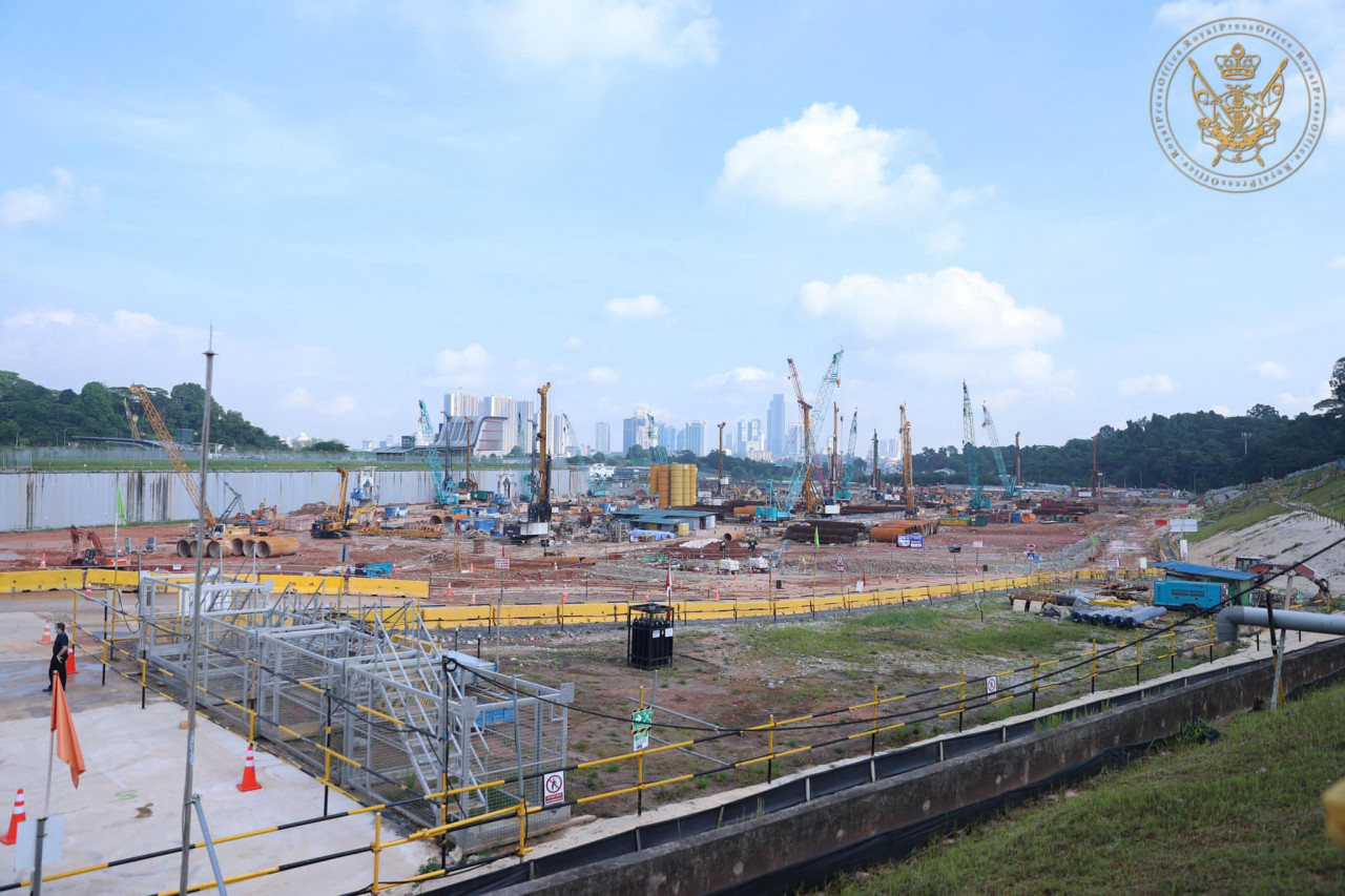 RTS Link ialah perkhidmatan ulang-alik transit aliran ringan sejauh empat kilometer antara Stesen Bukit Chagar di Johor Bahru dan Stesen Woodlands North di Singapura - Gambar laman Facebook rasmi Sultan Ibrahim