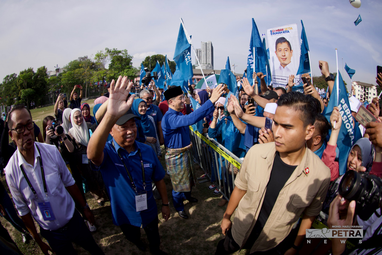 Pengerusi Perikatan Nasional (PN) Tan Sri Muhyiddin Yassin bertemu penyokong PN ekolah Menengah Kebangsaan Sungai Pusu, Gombak.