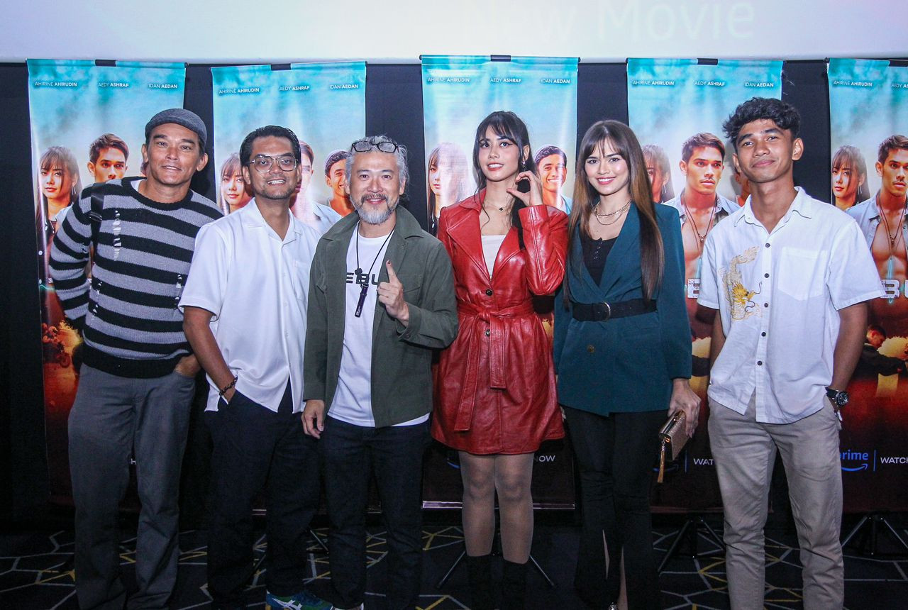 Jason Chong bersama pelakon yang menjayakan Tebus