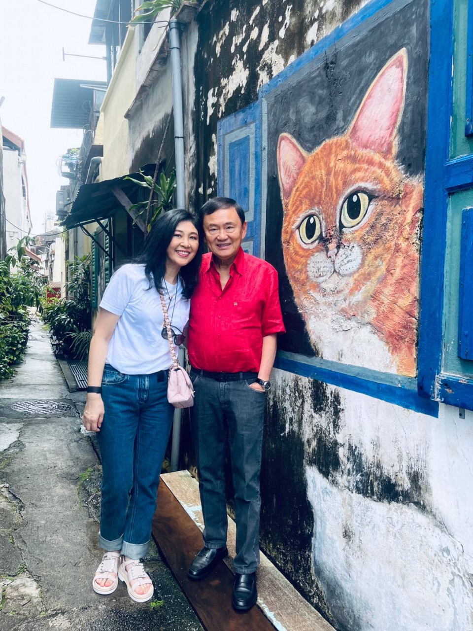 Mereka juga dilihat teruja bergambar di beberapa lokasi lukisan mural popular di sekitar Lebuh Armenian dan Lebuh Cannon