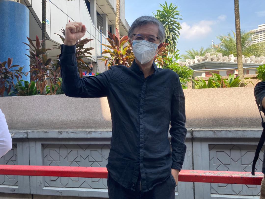 Tian Chua turut hadir dengan berpakaian serba hitam.