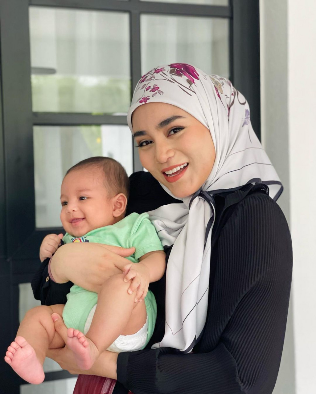 Uyaina lebih melihat pada sisi positif setiap perkongsiannya. - Gambar Instagram