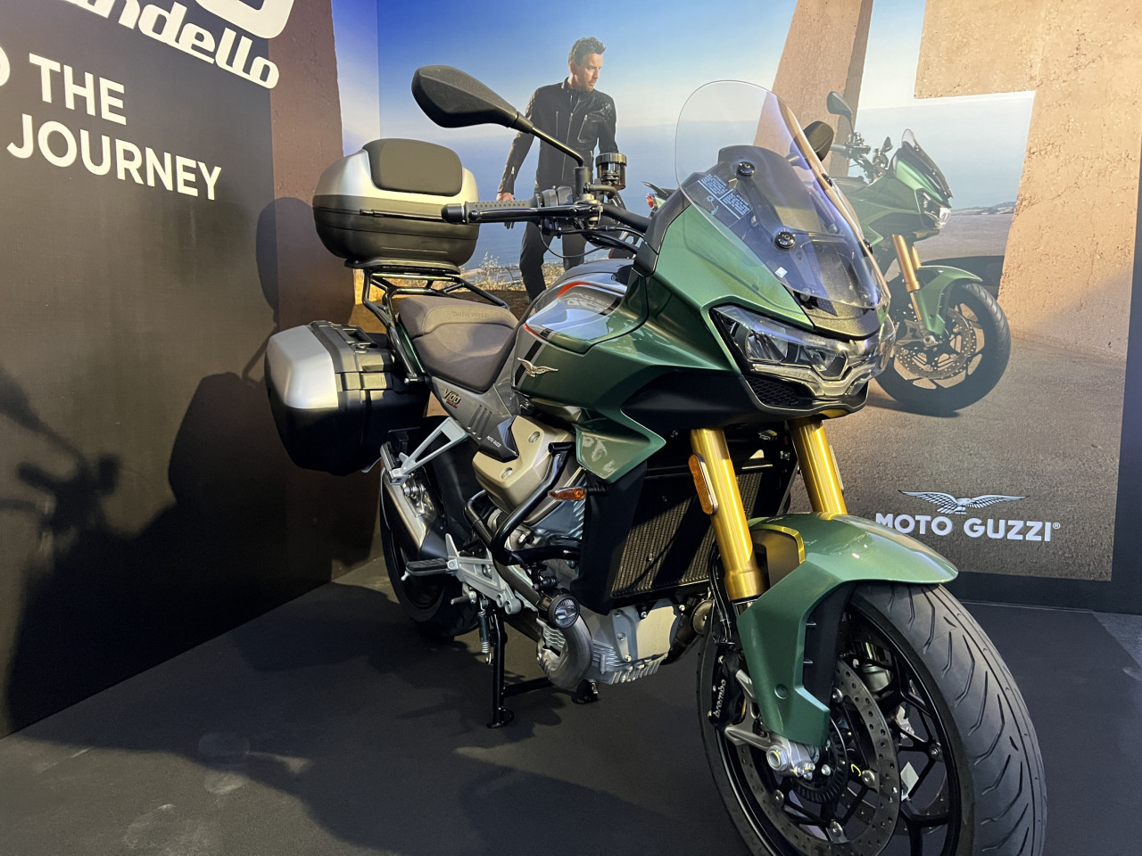 V100 Mandello ini dikuasakan oleh enjin V-twin berkuasa 1042cc dengan capaian kuasa kuda sehingga 115hp. - Gambar Moto Guzzi 