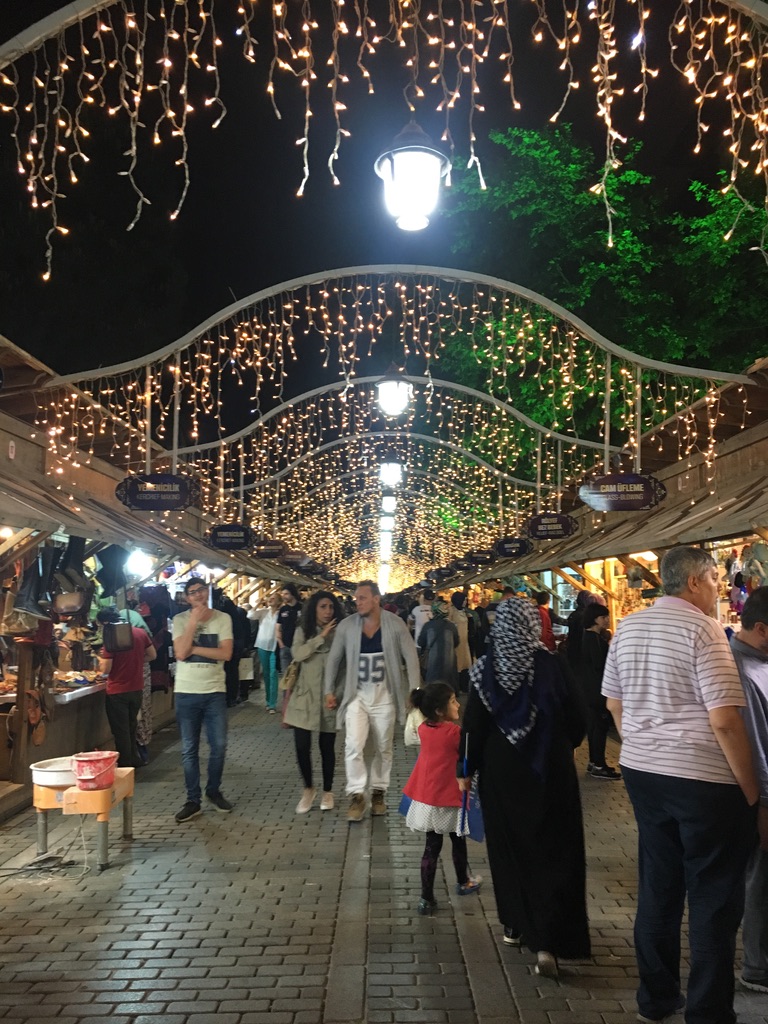 Sambutan Ramadan di luar Blue Mosque