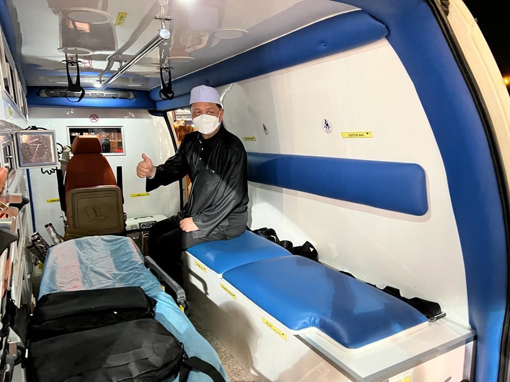 Sejumlah 20 ambulans turut ditempatkan di Pusat Rawatan TH di Makkah dan Madinah. - Gambar ihsan KKM