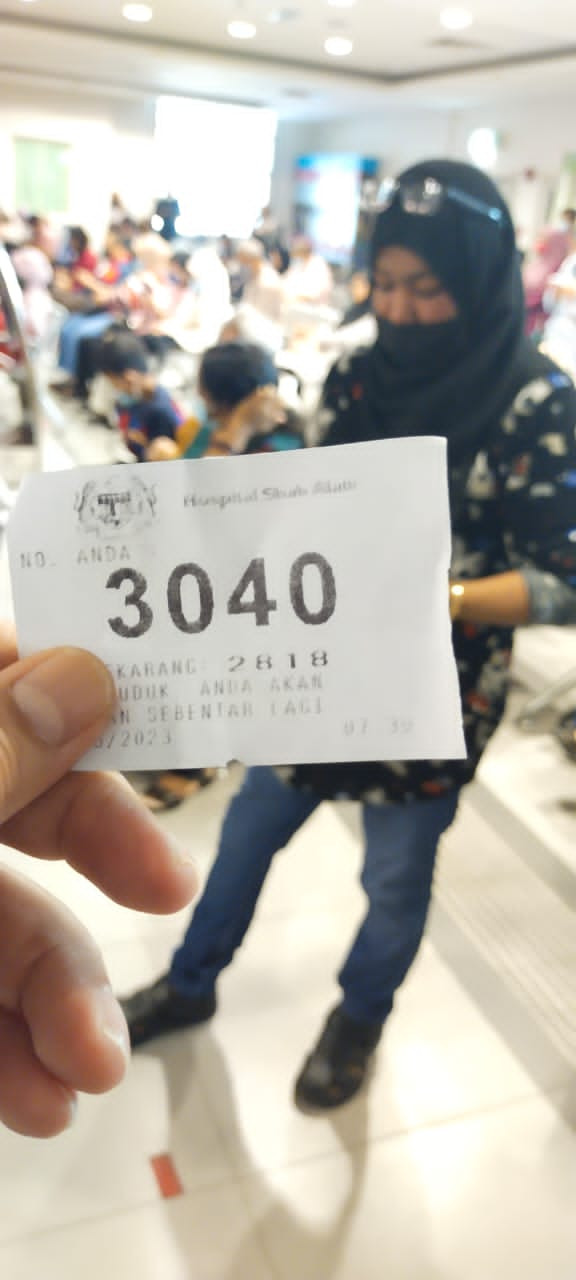 ‘Waiting time’ (masa menunggu) untuk proses berjumpa doktor, mendapatkan tarikh janji temu baru dan mengambil ubat menuntut tempoh hingga lebih enam jam. - Gambar ihsan Parti Hijau