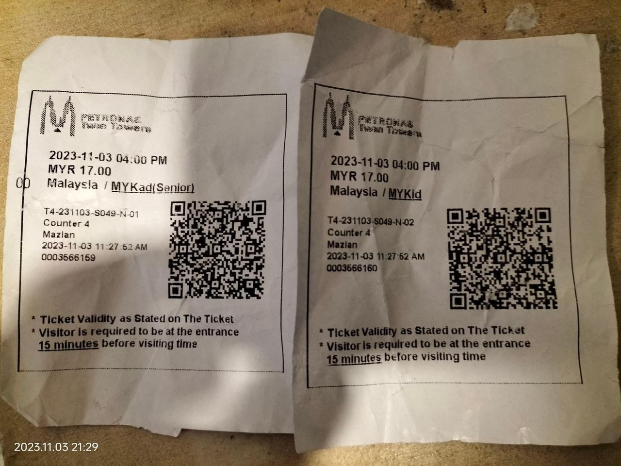 Tiket menaiki Twin Tower Sky Bridge milik Shamsuddin untuk slot jam 4 petang