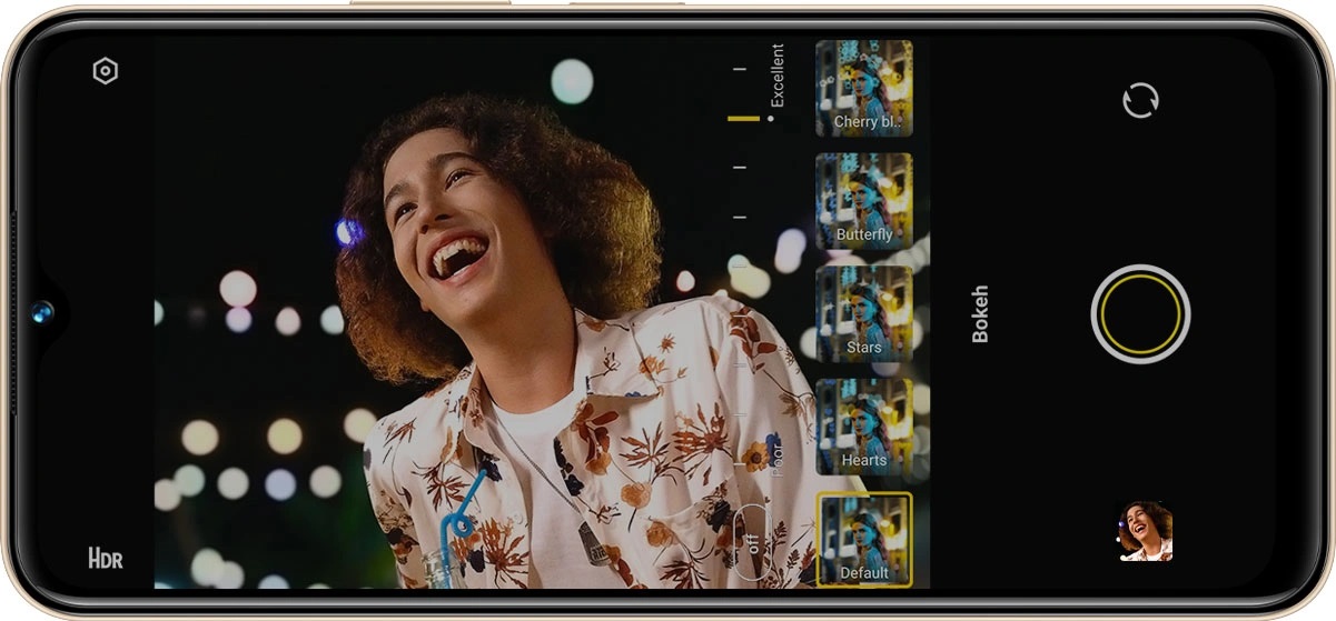 Model ini memiliki tiga lensa kamera hadapan dengan resolusi sebanyak 50MP (kamera utama) dan 2MP (kamera makro dan mod bokeh), manakala lensa swafoto pula ialah 16MP