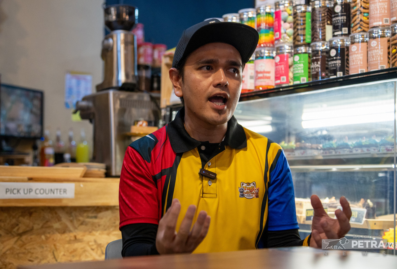 Mohd Fuazi atau lebih mesra dipanggil Agi pemilik Yugi Ctas Cafe bercerita mengenai kisah kanak-kanak autisme berkunjung ke kafe itu dan berhibur bersama kucing dengan baik.