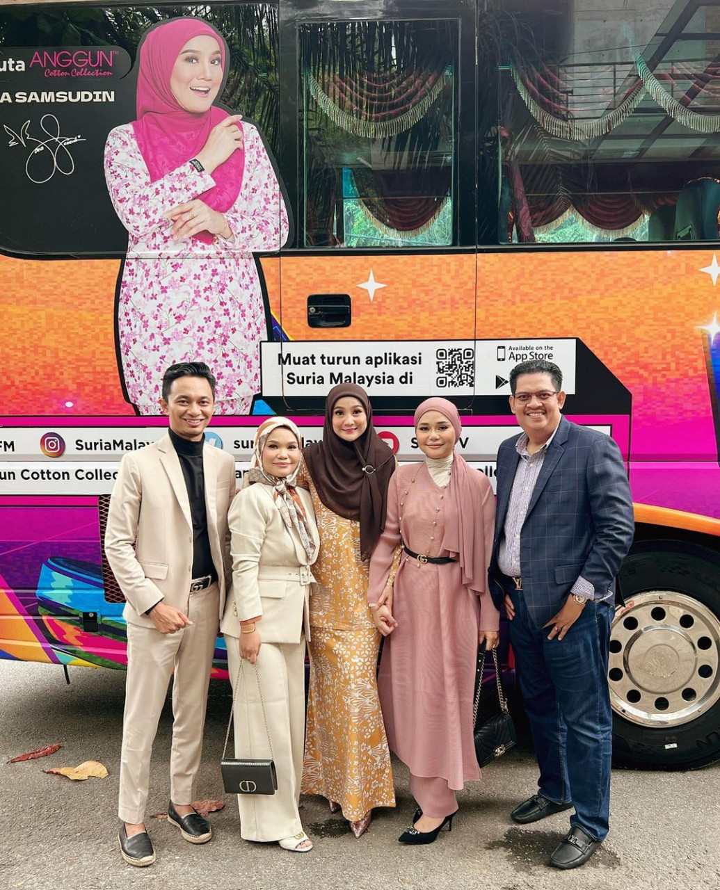 Yana Samsudin Bersama Pengasas-Pengasas Anggun Cotton Collection.
