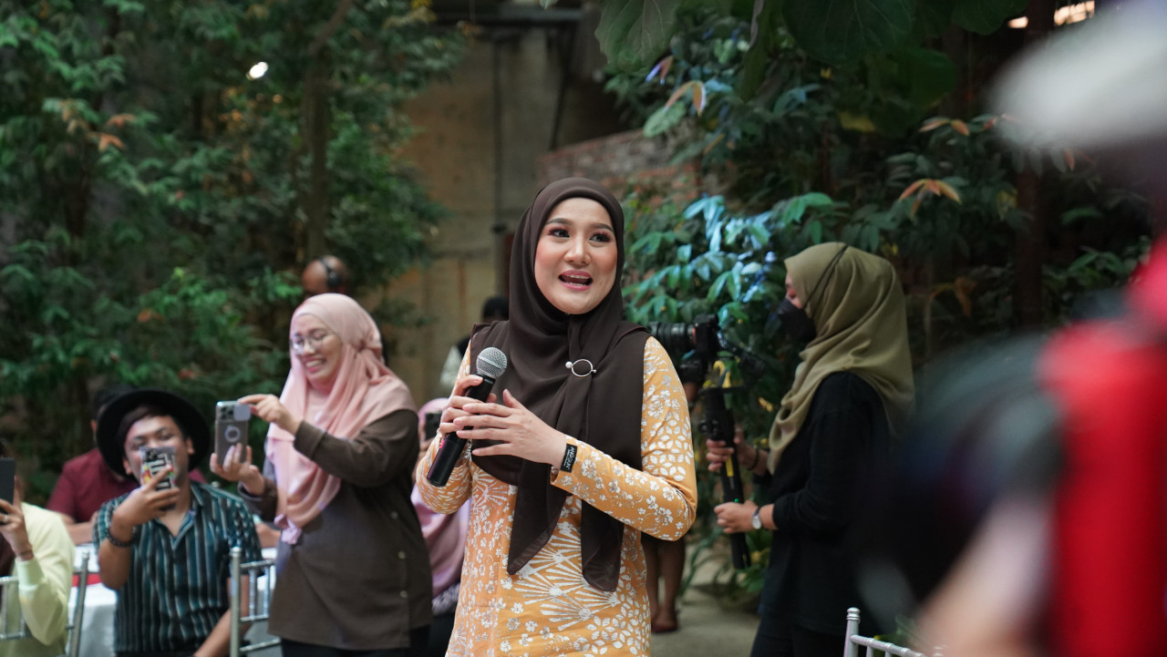 Yana ketika ditemui di majlis sidang media Jelajah Suria Anggun Cotton Collection. - Gambar PR 