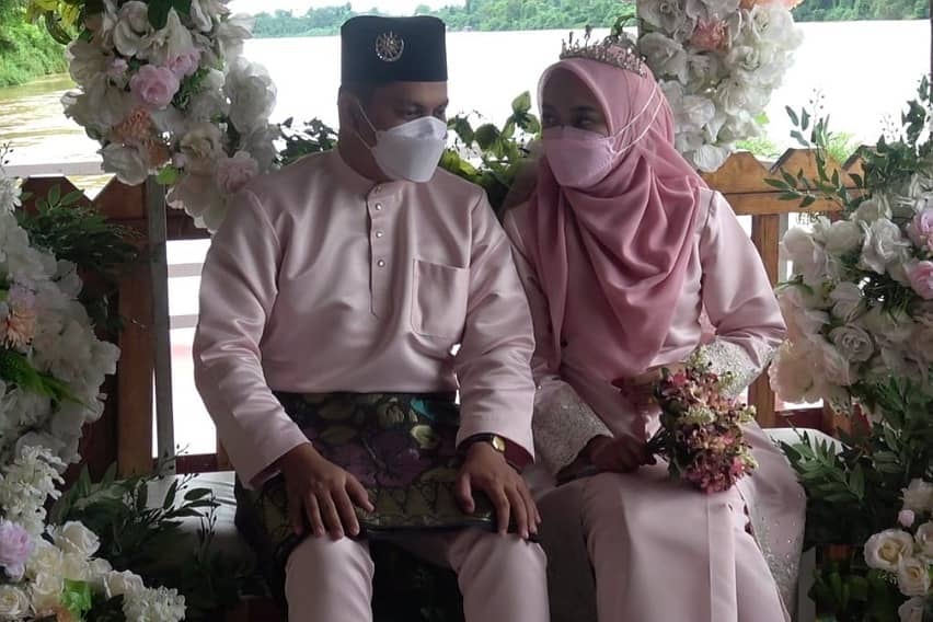 Pasangan pengantin Faizuan Abdul Ghani dan isteri, Nora Amira Mohd Sofi. 
