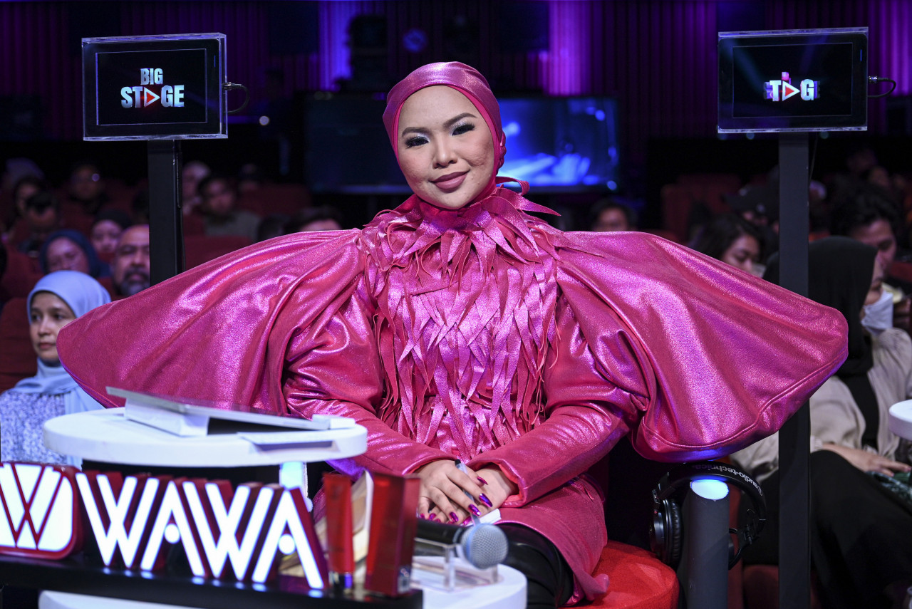 Aina memaklumkan bahawa pengurus peribadinya telah mengundurkan diri secara sukarela, bukan disingkirkan.