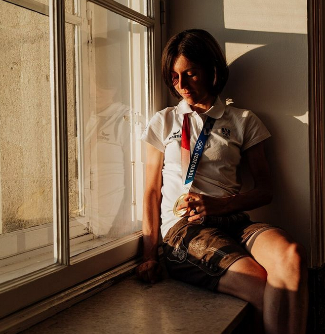 Gambar: Instagram @annakiesenhofer
