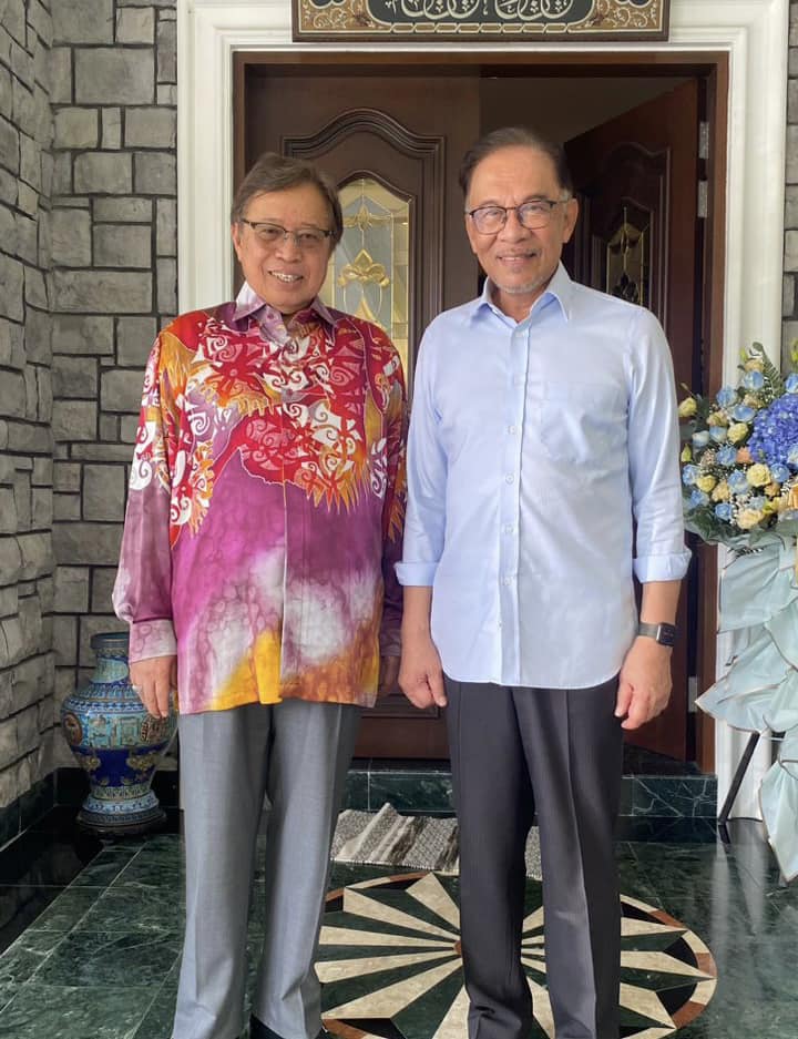 Abang Johari dan Anwar Ibrahim.
