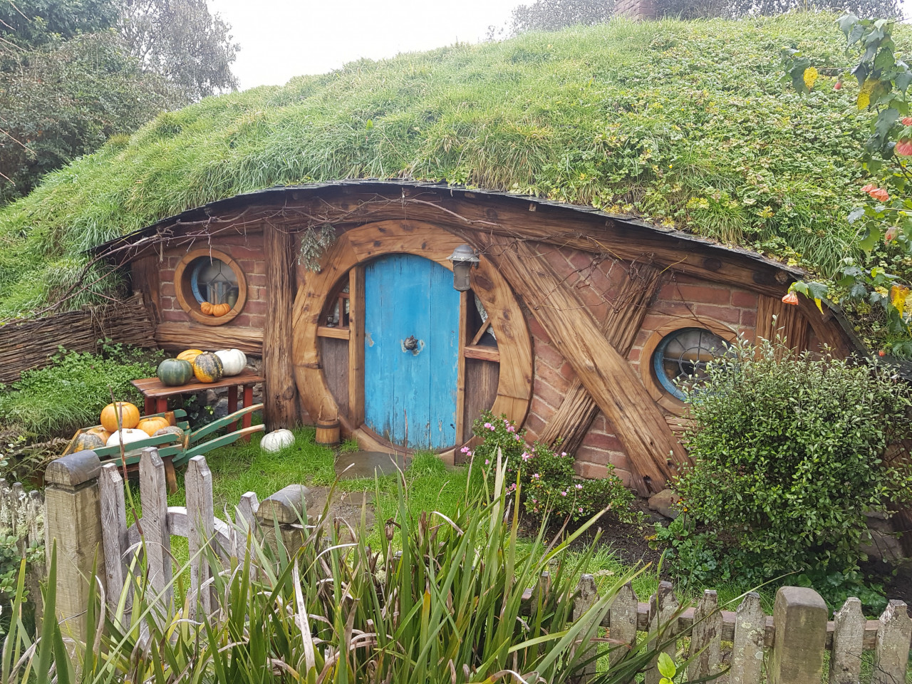 Salah satu rumah di Hobbiton. Gambar: Shah Shamshiri