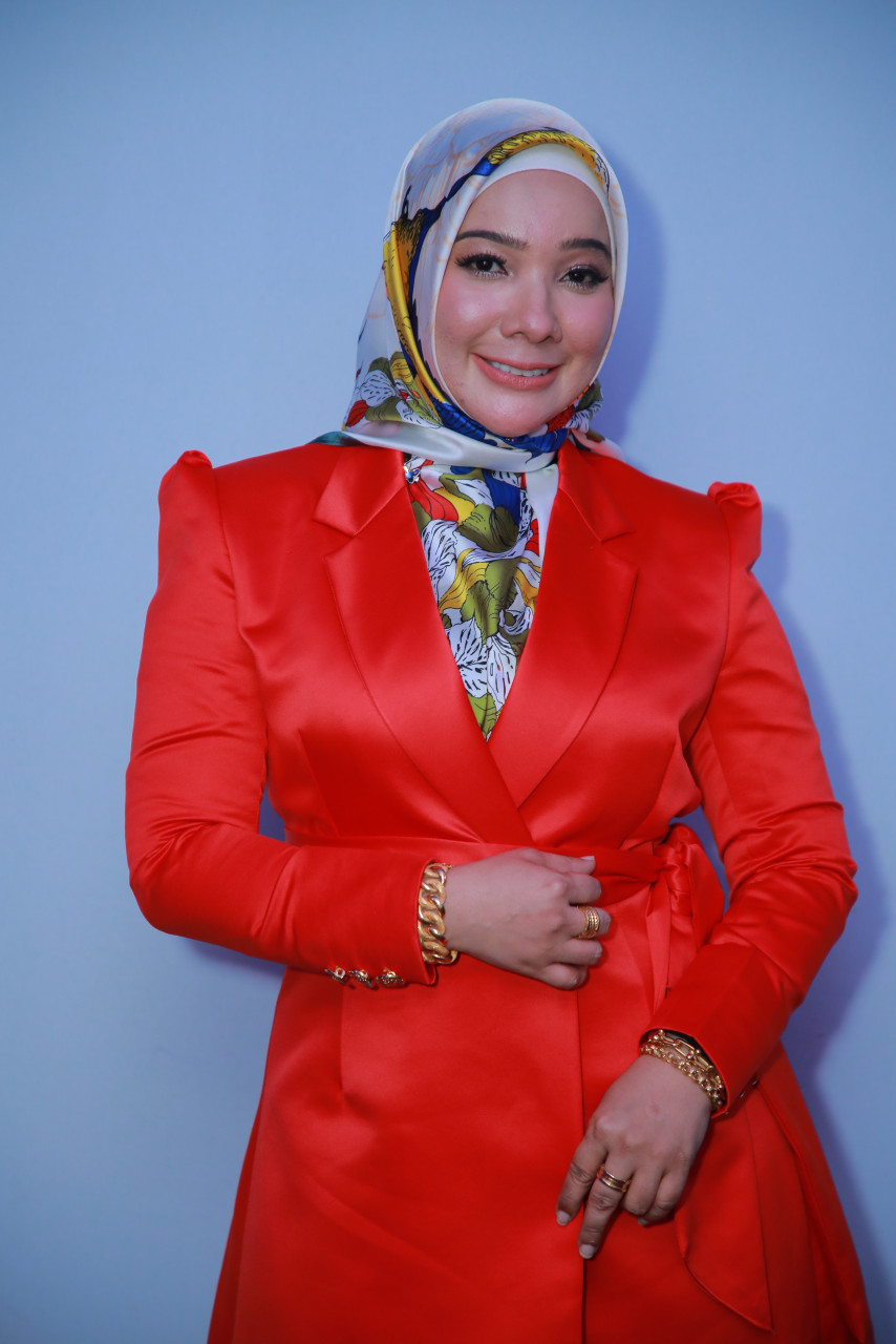 Produser, Datuk Normashayu Puteh atau lebih dikenali sebagai Ayu Puteh