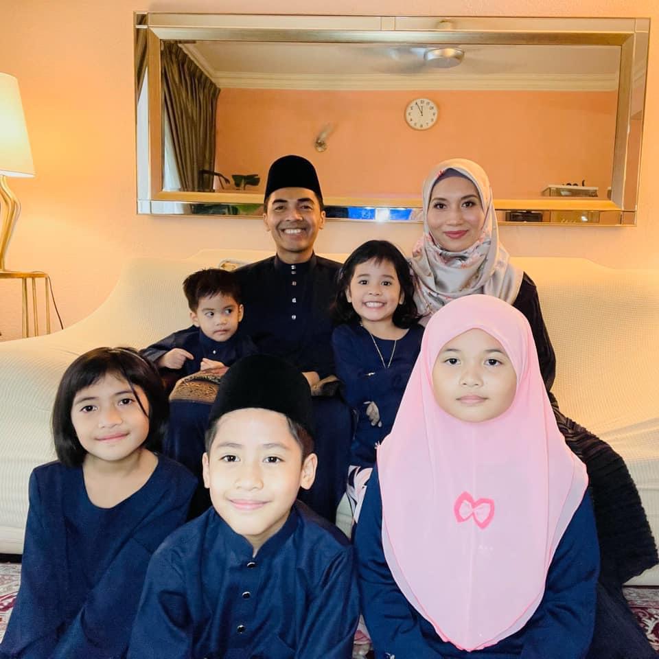 Azliyanti dan Syarizan bersama lima anak mereka. Ketika ini anak ke-6 itu, Arzachel Rakhshan masih dalam kandungan