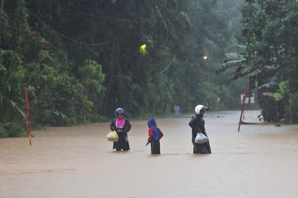 Seramai 2,563 mangsa banjir di Terengganu terpaksa dipindahkan ke PPS. 