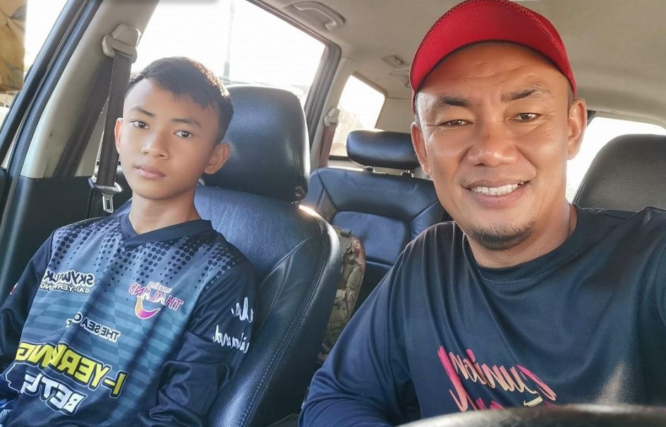 Mohd Amir Faizal dan anaknya, Muhammad Adam. gambar BERNAMA