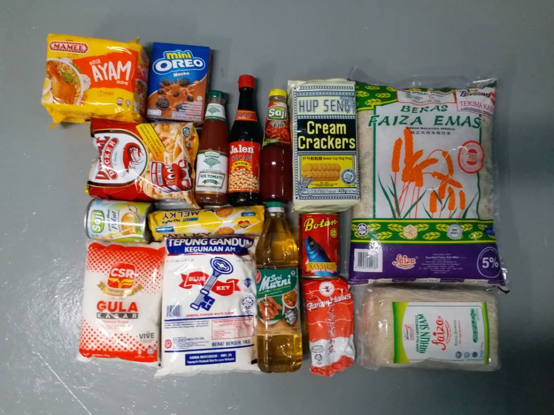 Barangan yang disumbangkan kepada penduduk yang memerlukan dan terjejas akibat COVID