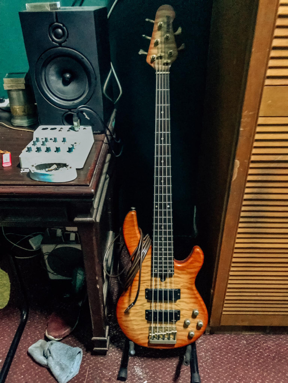 Bass kesayangan Tony. Gambar: Laman Facebook Neves
