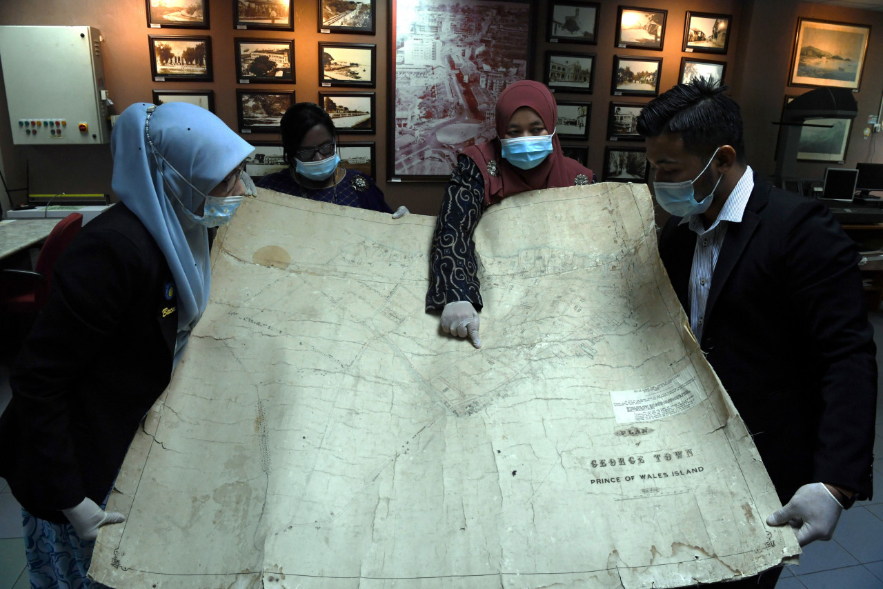 Peta George Town yang dilakar menggunakan tangan pada tahun 1877. Gambar: K. Ganeson, Bernama