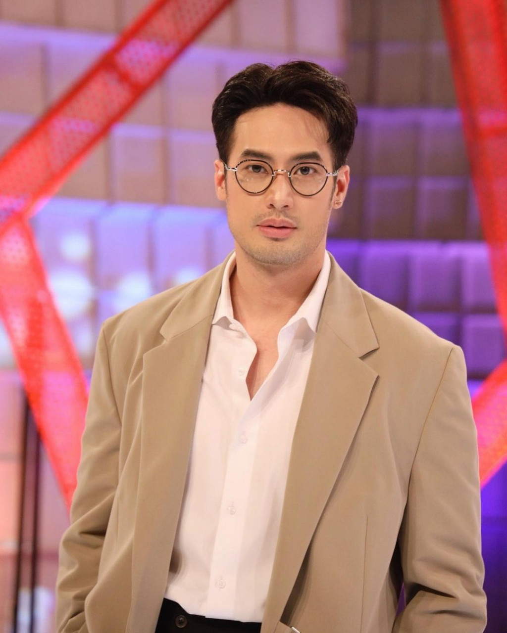 Boy Pakorn memegang watak sebagai pengintip dalam 'Lipgloss Spy'.