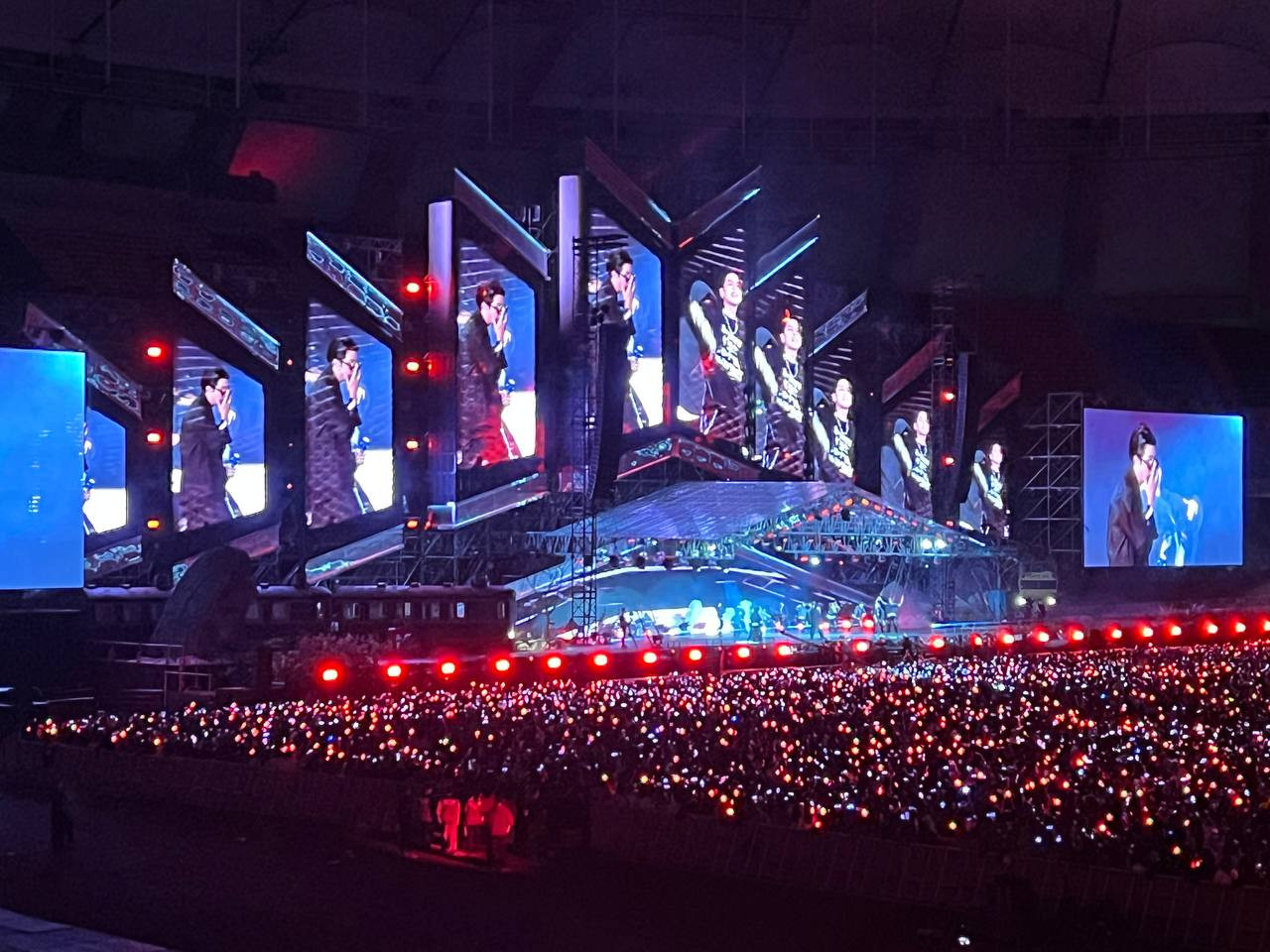 Konsert BTS - Gambar abbyhakka