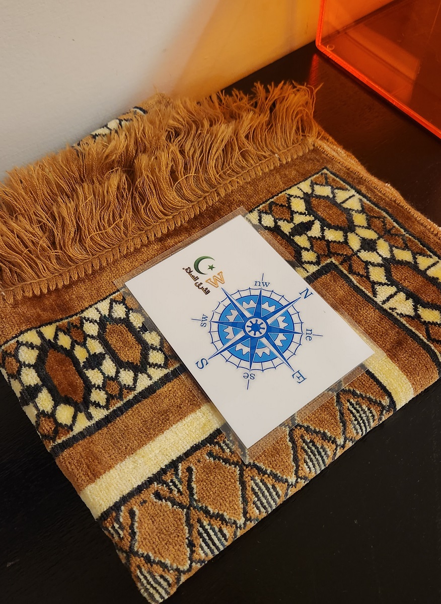 Sejadah turut disediakan buat pelancong Islam. - Gambar oleh Rahayu MN