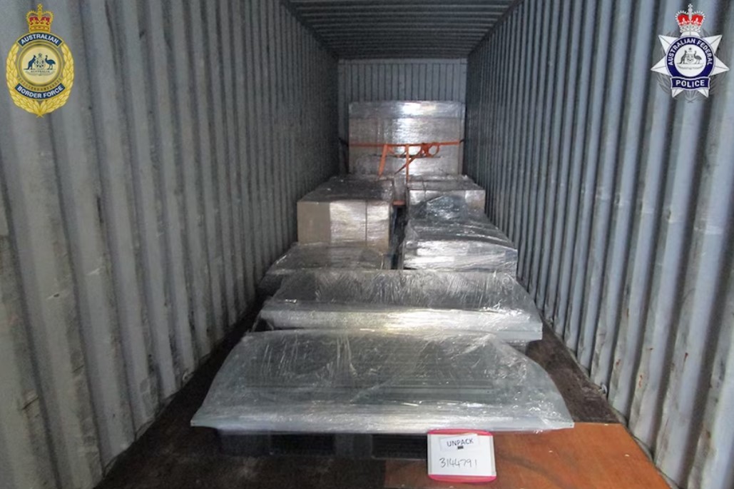 Rampasan 336 kilogram (kg) heroin dianggarkan bernilai AUD268.8 juta (RM789.56 juta) dalam sebuah kontena penghantaran dari Malaysia ke Brisbane, pada 13 Mac lepas. - Gambar AFP