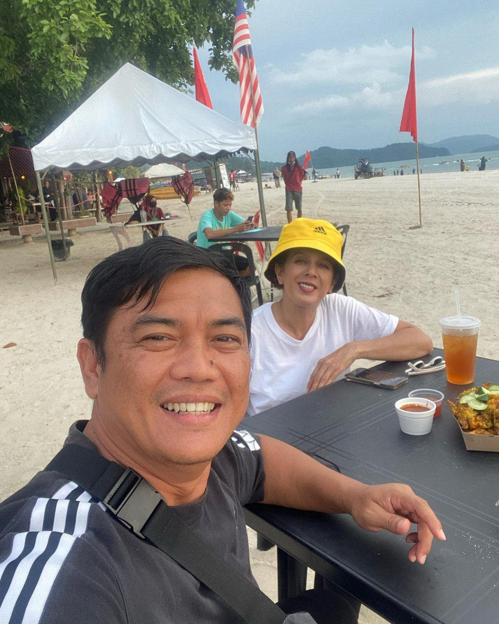 Didie dan suami, Norhisham menyambut ulang tahun perkahwinan yang ke-14.