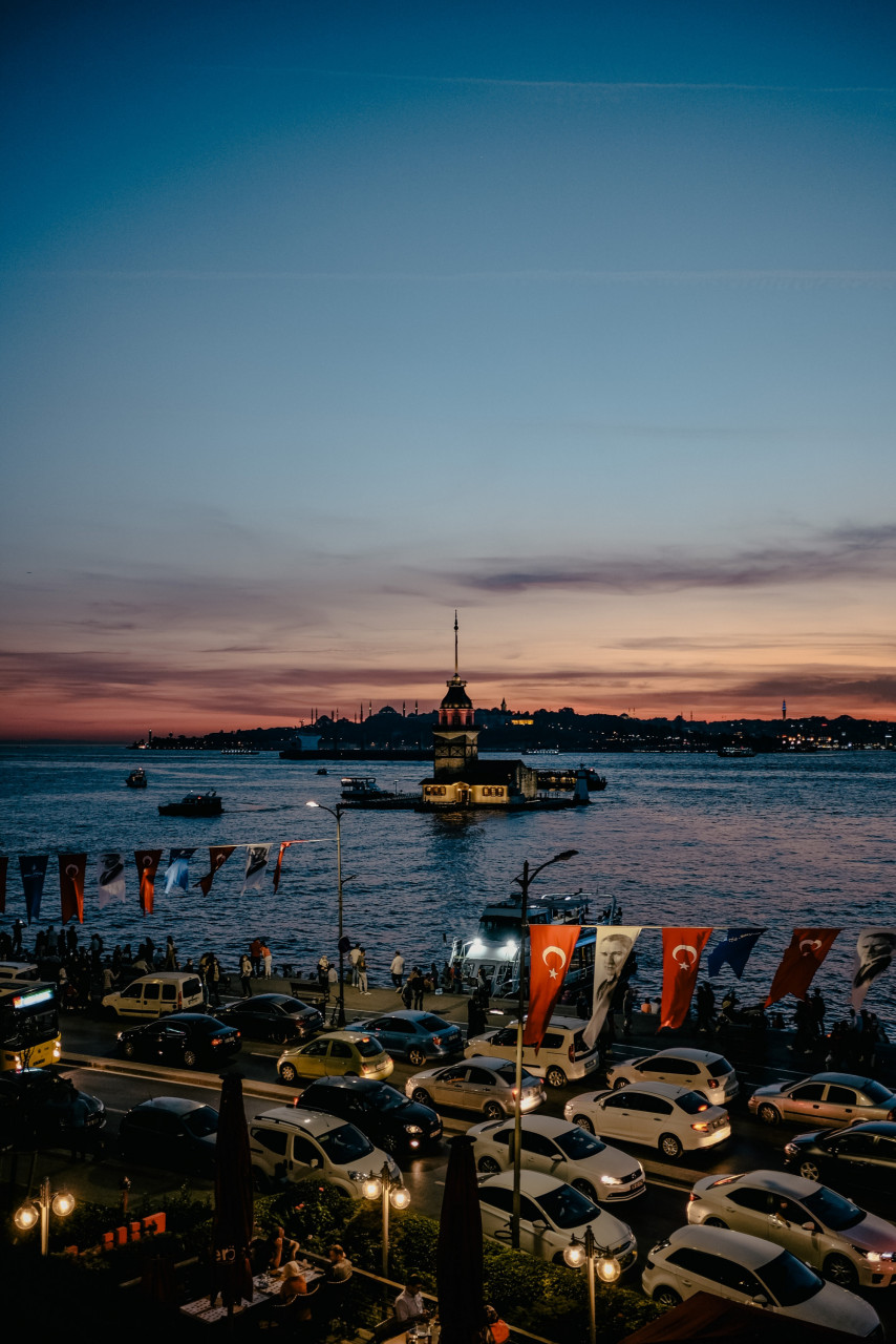 Penduduk tempatan dan pengunjung Istanbul selalu memandang struktur yang anggun ini dari berbagai lokasi di kota - Gambar Unsplash