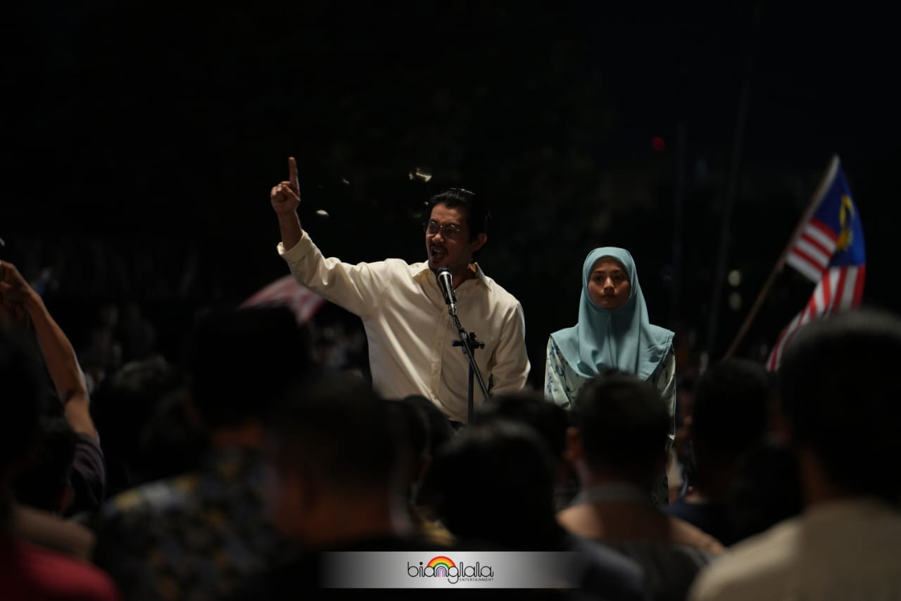 Farid Kamil mengambil masa lebih kurang tiga bulan untuk menelaah secara terperinci tentang siapa dan apa sebenarnya Anwar Ibrahim ini