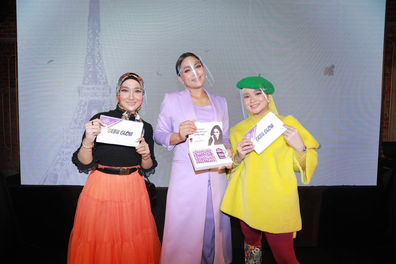 Fasha bersama pengasas Gebu Glow.
