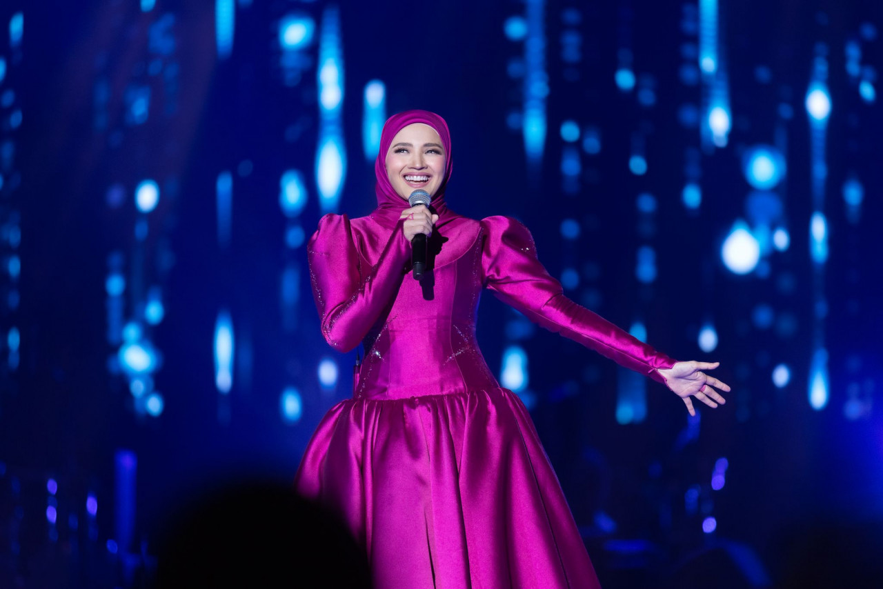 Fazura sendiri turut mendendangkan medley lagu popular beliau. - Gambar Faztival Fazura