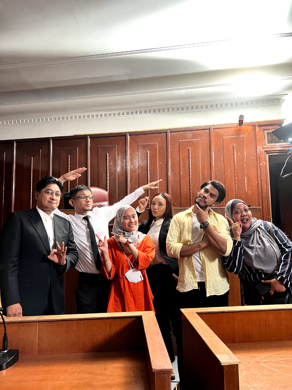 Antara pelakon filem 'Eva' bersama Suhaiza