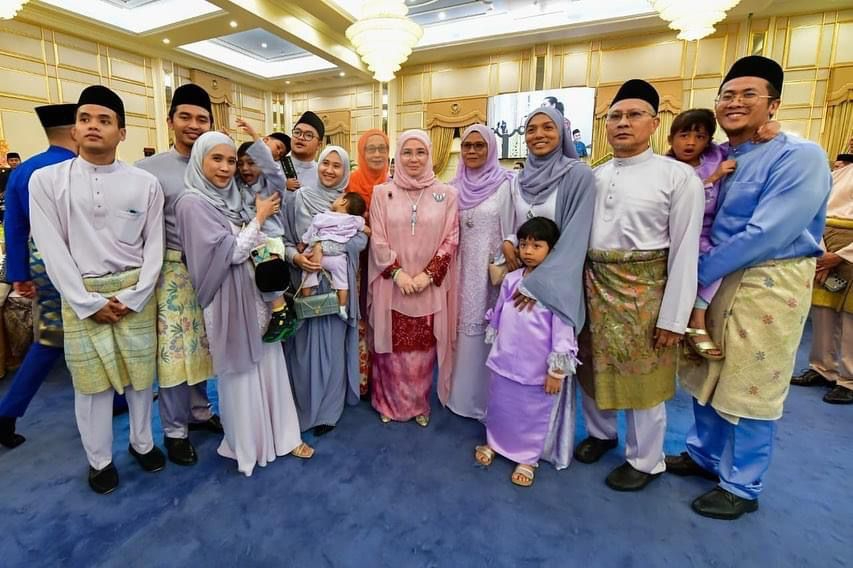 Gambar-gambar suasana pada Majlis Ramah Mesra Aidilfitri di Istana Negara semalam.