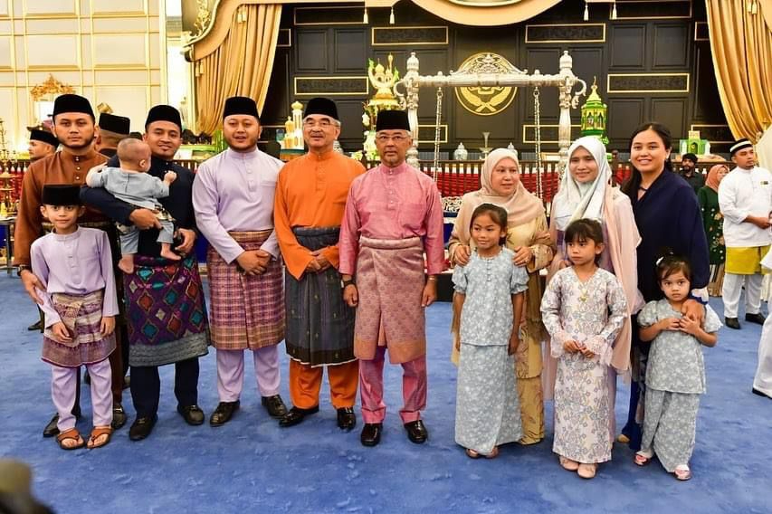 Gambar suasana pada Majlis Ramah Mesra Aidilfitri di Istana Negara semalam.