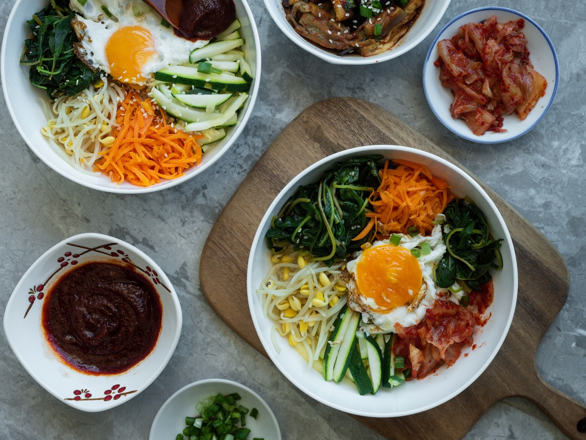 Bibimbap antara menu popular yang menggunakan pes gochujang.