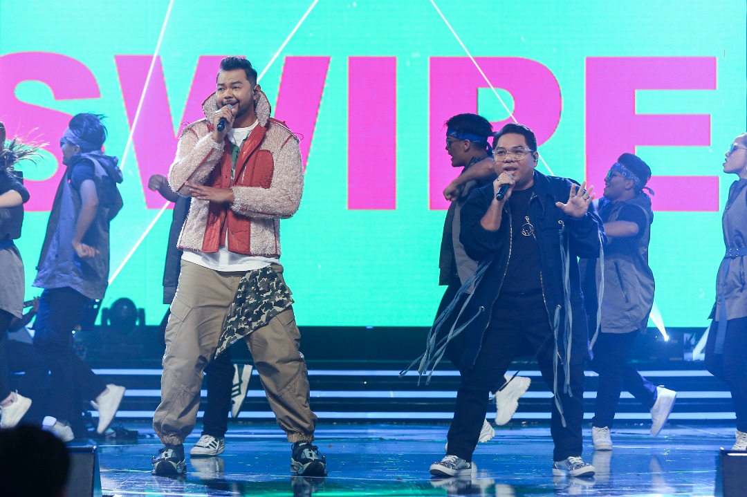 Hazrul Nizam dan Bob dalam segment 'Battle'